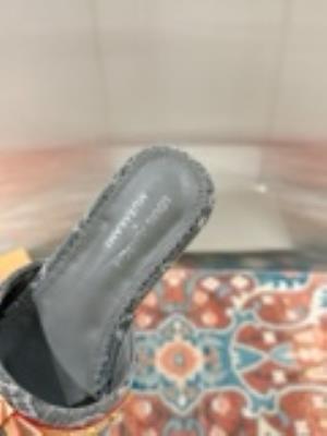 wholesale quality women louis vuitton shoes model no. 527